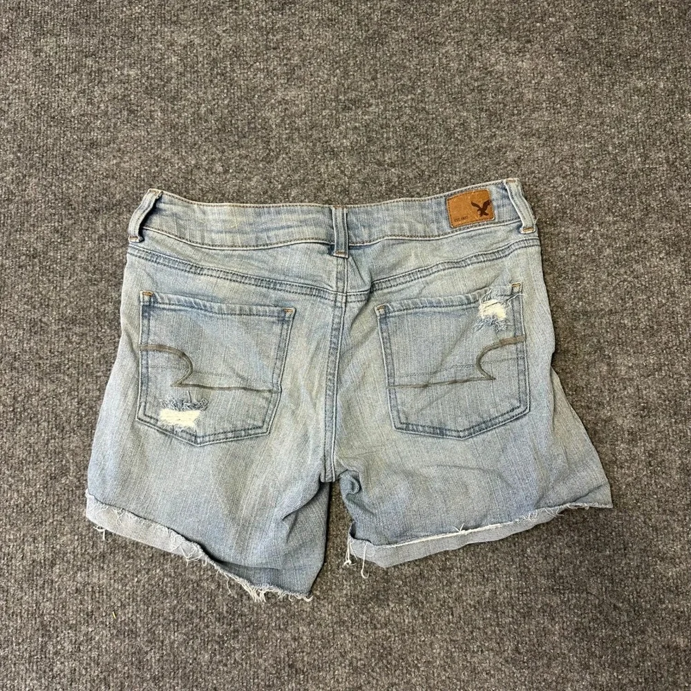 American Eagle Shorts Womens Size 6 Blue Distressed Midi Stretch Raw Hem Denim